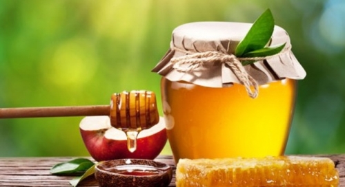 Trị mụn cám ở cằm bằng mật ong
