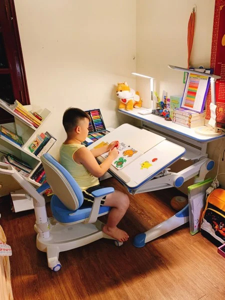 Bàn học chống gù chống cận Hanover Bàn học chống gù chống cận Hanover